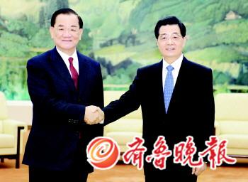 2月26日,国家主席胡锦涛在北京人民大会堂会见中国国民党荣誉主席连战及台湾各界人士一行。　新华社发